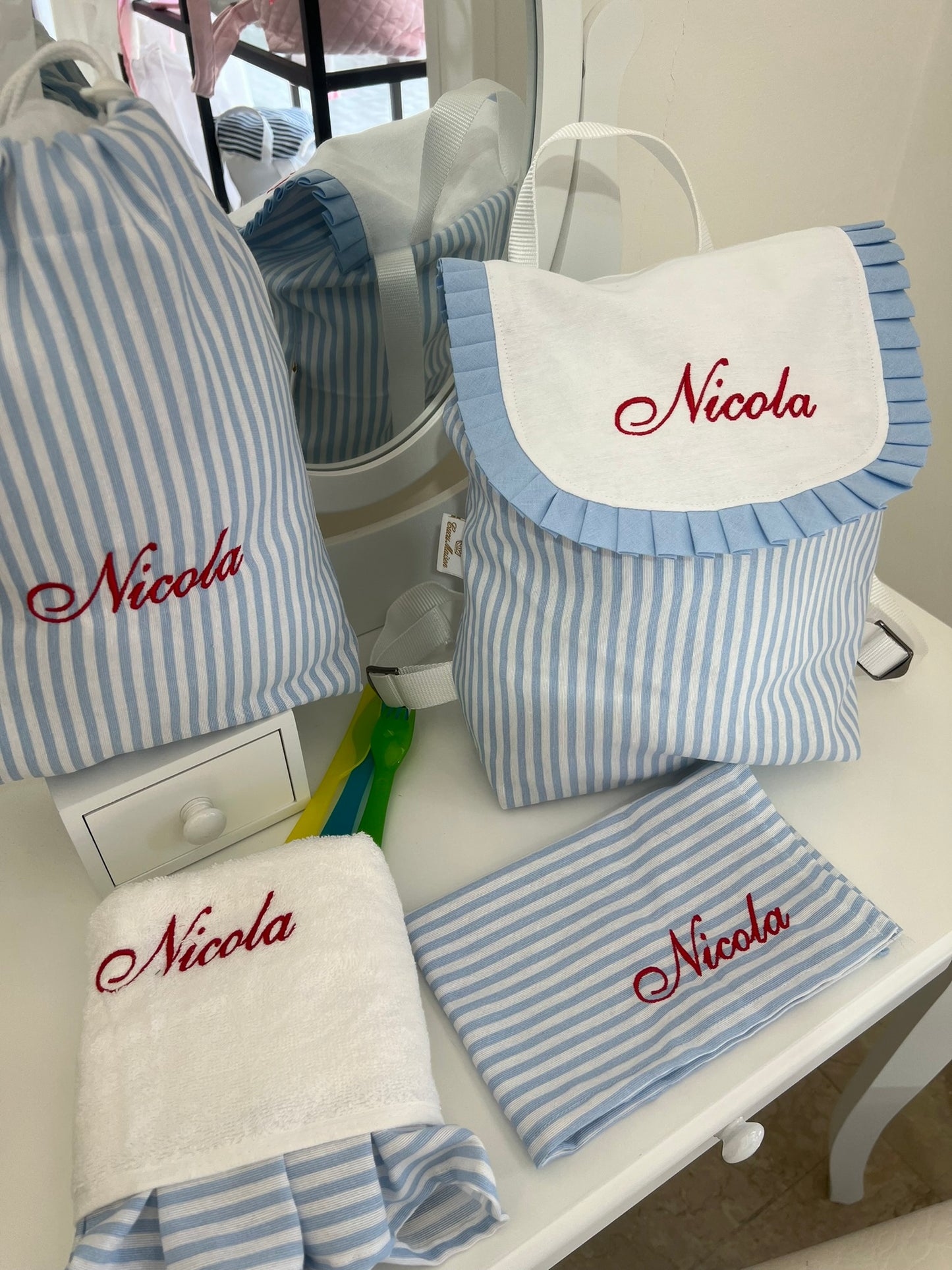 SET ASILO A RIGHE RICAMO PERSONALIZZATO