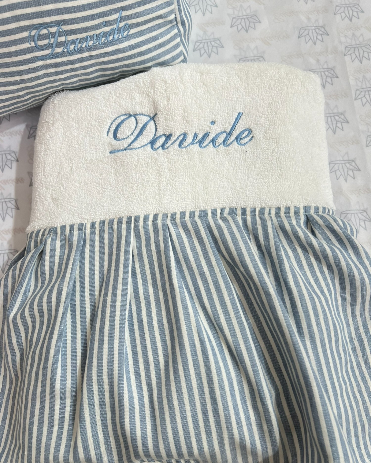 SET BEAUTY + TELO BAGNO BIANCO CON RICAMO PERSONALIZZATO