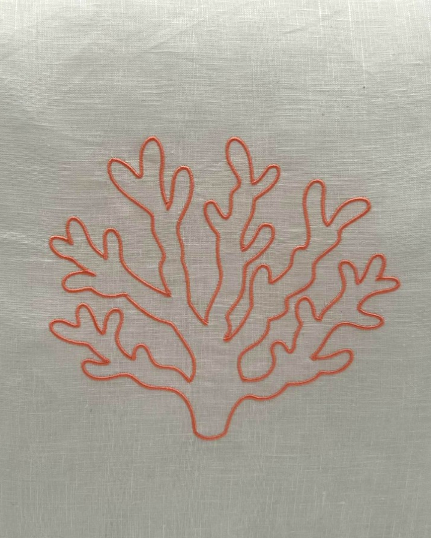 FEDERA IN LINO BIANCO CON CORALLO RICAMATO