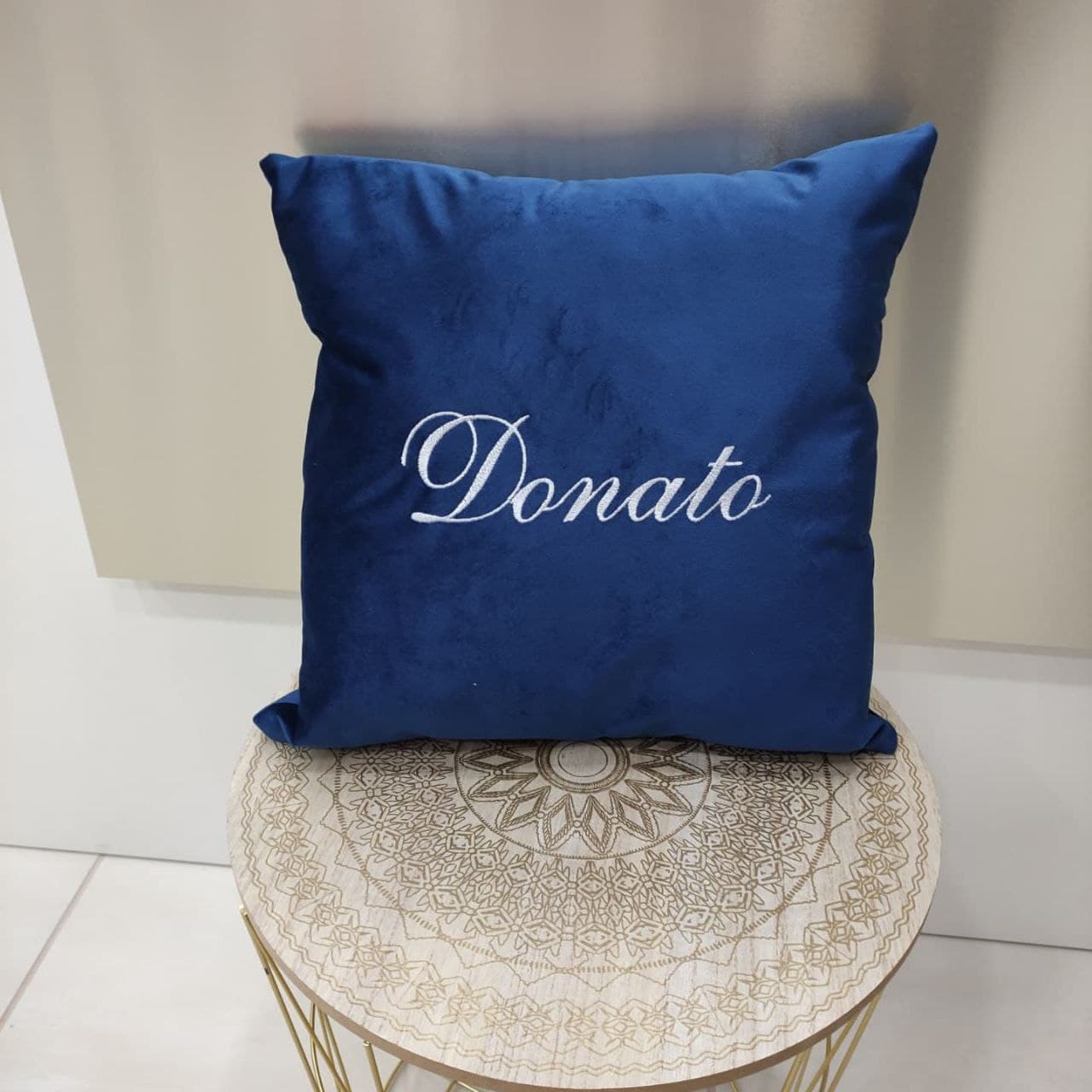 CUSCINO CON NOME RICAMATO PERSONALIZZATO